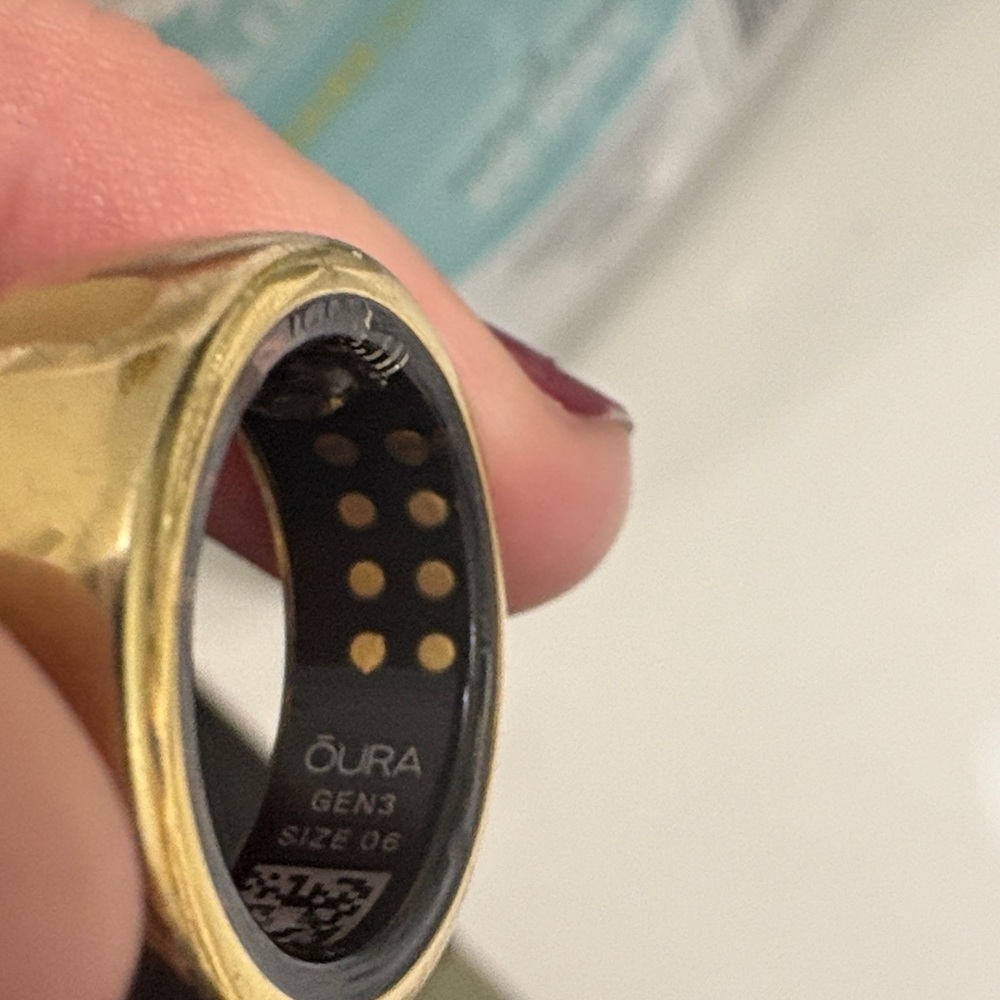 Gold Oura Ring Gen 3 Size 6 - Picture 4 of 4